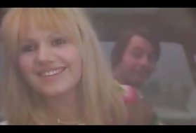 קלאסיקה הסרט הצרפתי "אין בעיה" (1975) פורנו המלחמה שנים