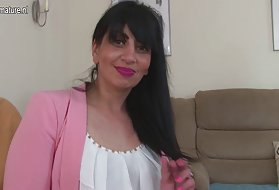 ערבים בוגרים, אמא בריטניה עם רעב הנרתיק בוגר בוגר בית הספר הערבי