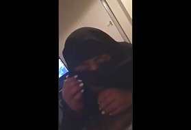 Niqab מצרים לשחק זין גדול בהצטיינות חלב מעולה! פורנו מצוירים