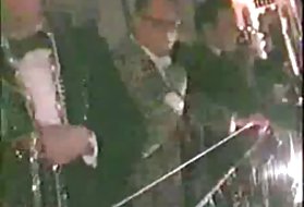 בנות למצוץ זרים ציבורי, גלוי לב מרדי גרא בנות של החברה