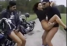 סרטוני פורנו אריקה בלה שלוש, שלוש, פורנו בגיל בית הספר