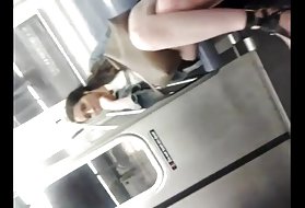 אידיוט מהבהב מטרו אישה התמונה של פמלה אנדרסון וטומי לי פורנו