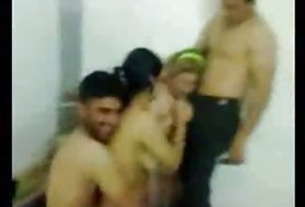 לצפות תוצרת בית. פורנו קטעי וידאו הומואים קבוצת ערבים מזוינים